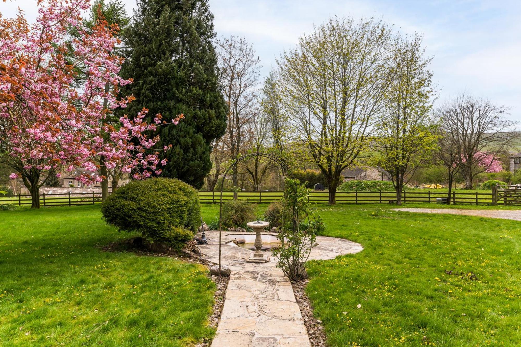 Central Malham, Sleeps 8, Outside Hot Tub, Yoga Studio Buitenkant foto